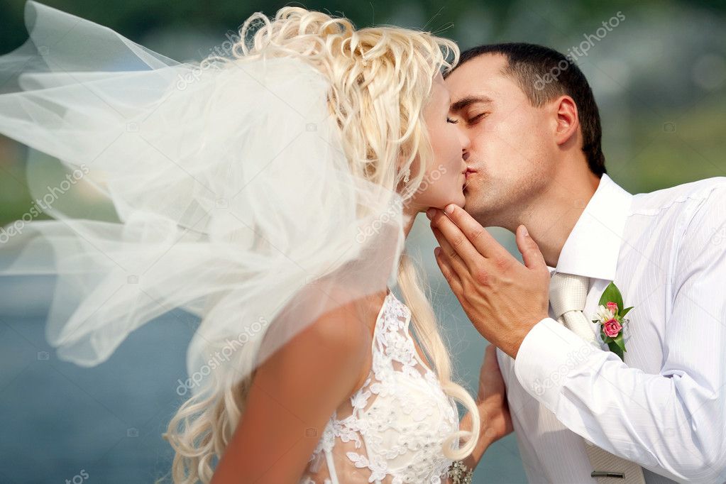 История Знакомства Жениха И Невесты В Интернете