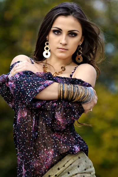 Portrait of a beautiful girl gypsy — Stock Photo, Image