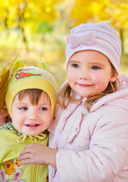 Little girls in autumn park — Stock Photo, Image