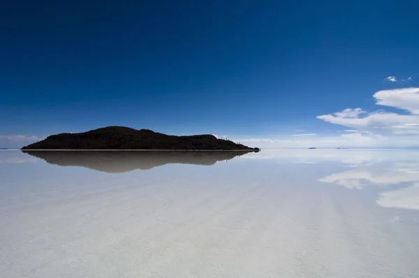 Paradise island magic vatten speglade reflektion — Stockfoto