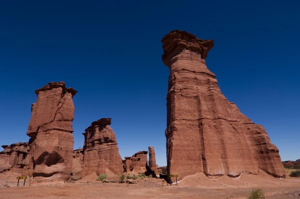 Formazioni rocciose surreali rosse al Parco Nazionale di Talampaya; Argentin Immagini Stock Royalty Free