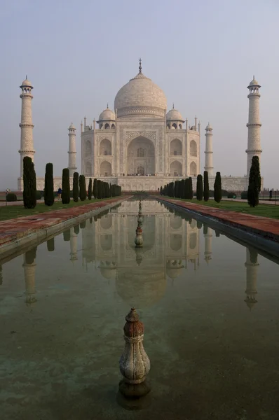 Magnific Taj Mahal grav i Agra; Uttar Pradesh; Indien; Asien Royaltyfria Stockbilder