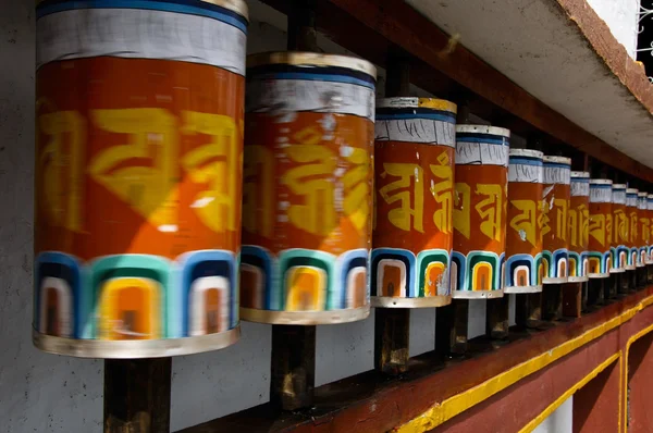 Spinning buddhist prayer wheels at monastery — Stock Photo, Image