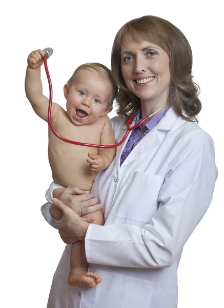 Médico e bebê sorridente com estetoscópio — Fotografia de Stock