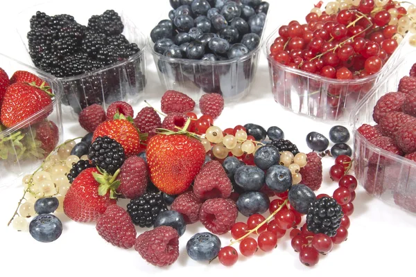 Mistura de frutas e bagas — Fotografia de Stock