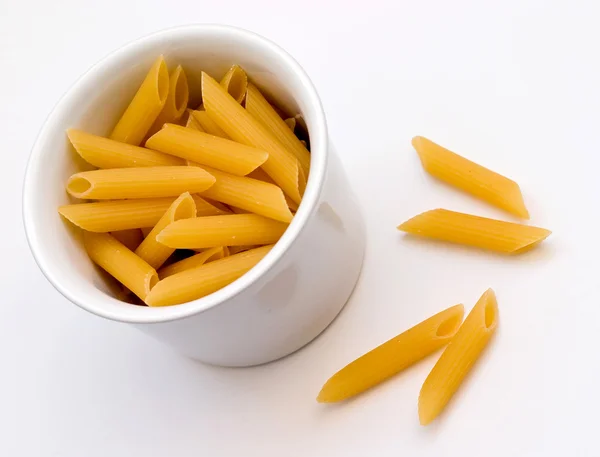 Okokt pasta urval i en skål — Stockfoto