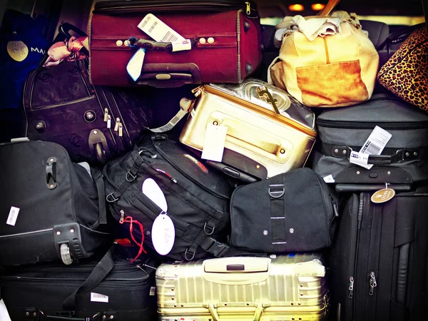 Luggage piled on top of each other — Stock Photo, Image