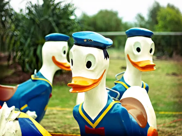 Donald Duck ride — Stock Photo, Image
