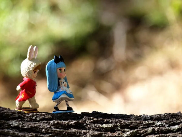 森の中で人形 — ストック写真