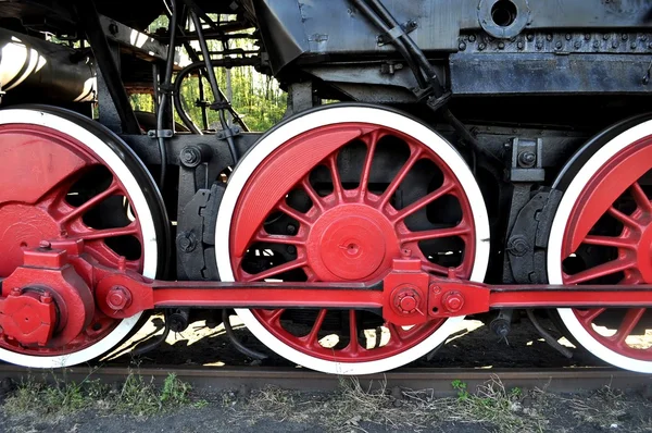 Stará lokomotiva červená kola — Stock fotografie