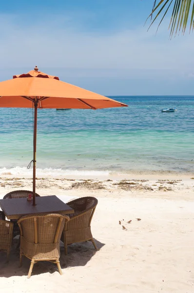 Umbrella on beach — Stock Photo, Image