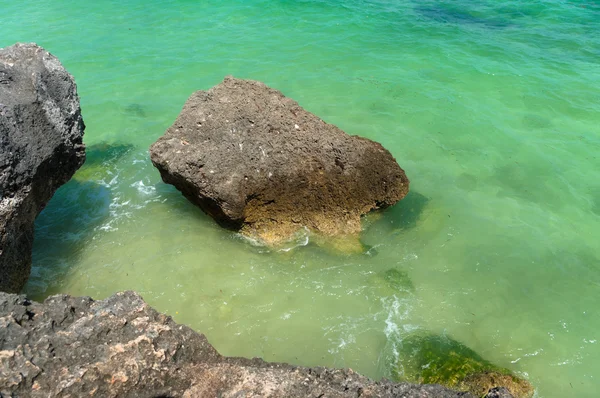 在海中的岩石 — 图库照片