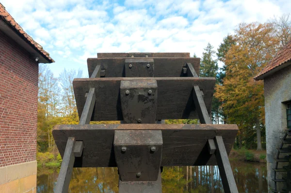 Roda de uma serraria — Fotografia de Stock