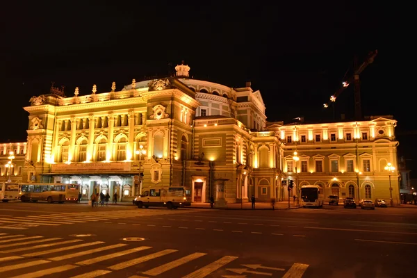 Мариинский театр, Санкт-Петербург, ночью — стоковое фото