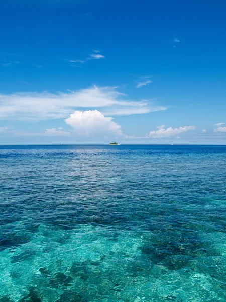 stock image Island in the middle of the ocean