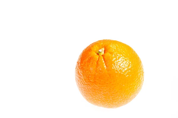 Dojrzała pomarańcza izolowana na białym — Zdjęcie stockowe