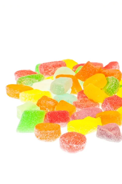 Fruchtgelee Bonbons auf weißem Hintergrund — Stockfoto