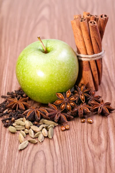 Fresh green apple with spices — Stock Photo, Image