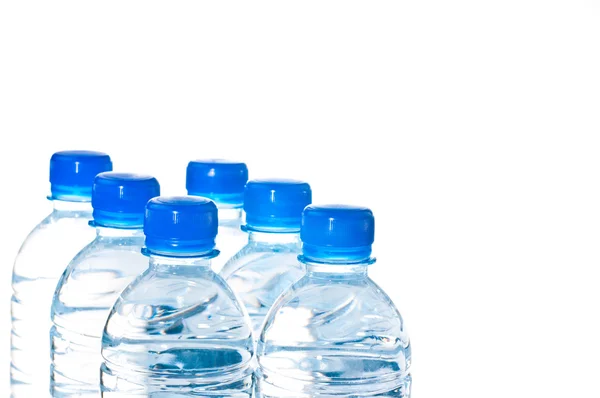 Sex mineral vatten flaskor isolerad på vit — Stockfoto