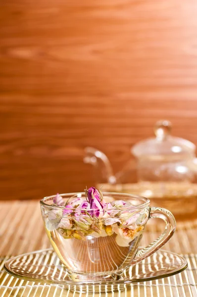 Pink rose tea in a glass teacup close up — Stock Photo, Image