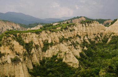 Melnik kum piramitleri