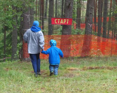 Anne oğlu ile başlatmak için gidiyoruz.