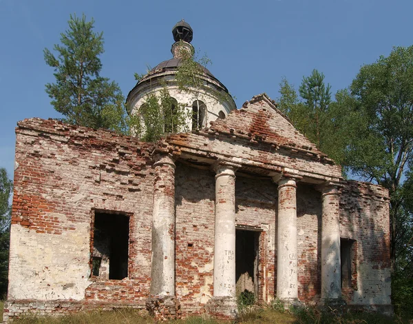 Der alte zerstörte Tempel. — Stockfoto