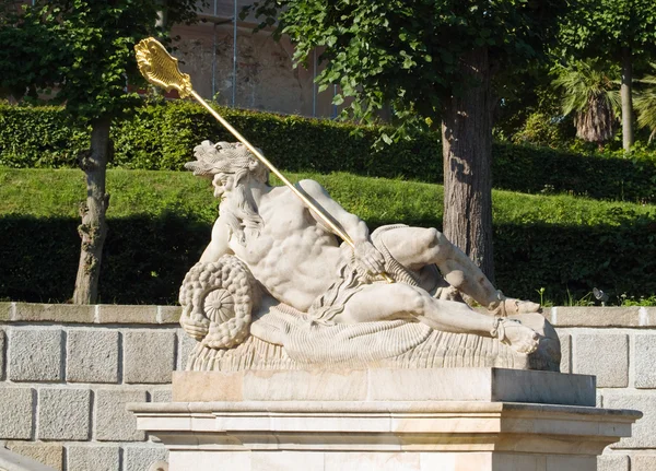 Pomnik na fontannie w zamek dobris — Zdjęcie stockowe