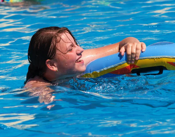 Simning tjej — Stockfoto