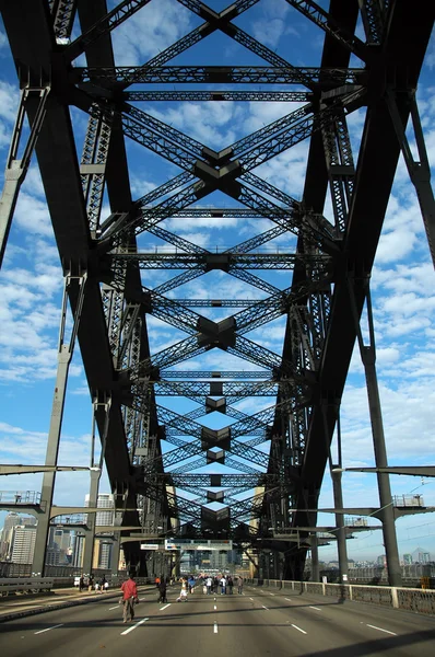 Der Gang über die Brücke — Stockfoto