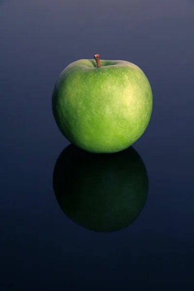 Nice зелене яблуко — стокове фото