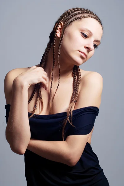 Güzel esmer kız portresi saç modeli — Stok fotoğraf