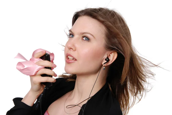 体贴的女孩喜欢听听音乐的耳朵电话中 — 图库照片