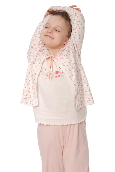 A menina se estende em um pijama de dormir — Fotografia de Stock