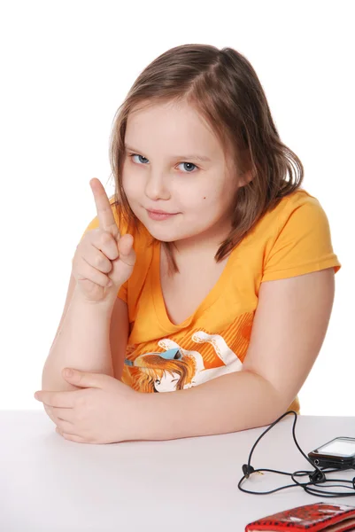 Het kleine meisje bedreigt met een vinger — Stockfoto