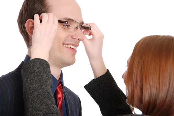 Νεαρή γυναίκα προσπαθεί με γυαλιά για τον επιχειρηματία — Φωτογραφία Αρχείου