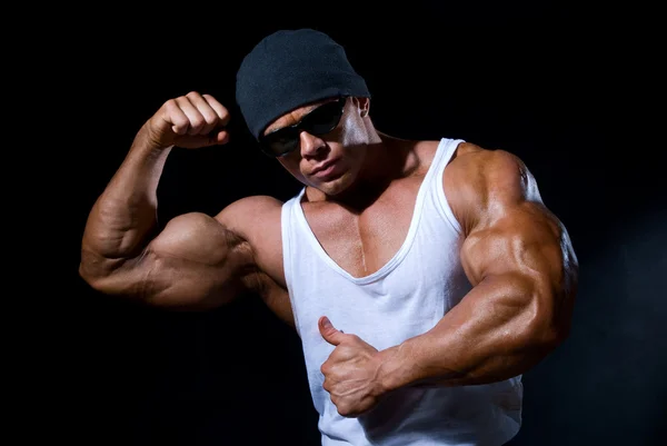 Handsome muscular man — Stock Photo, Image