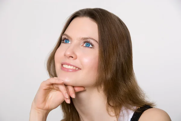 Porträtt av vacker flicka med blå ögon — Stockfoto