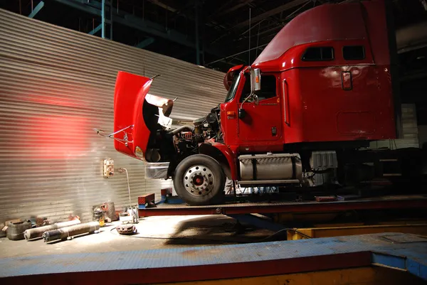 Rode open vrachtwagen — Stockfoto