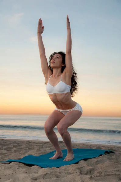 Пляж йога — стокове фото