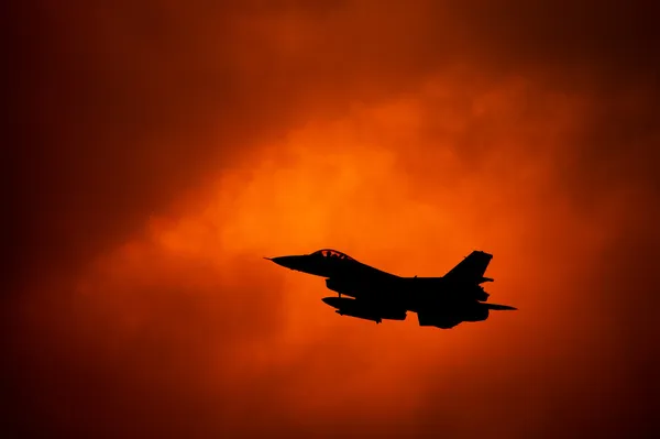 F-16 turuncu gökyüzü Telifsiz Stok Fotoğraflar