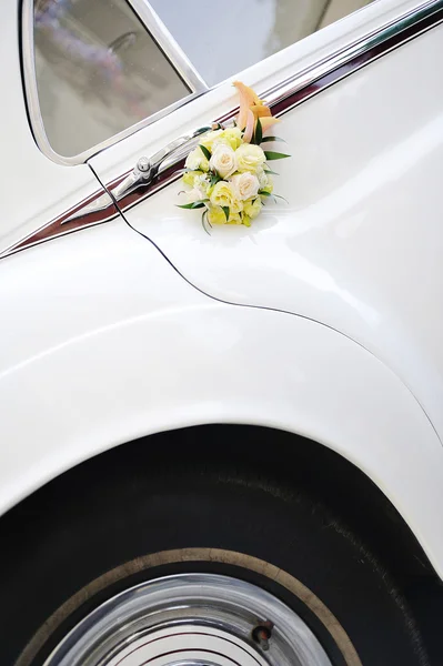 stock image Vintage wedding car decoration