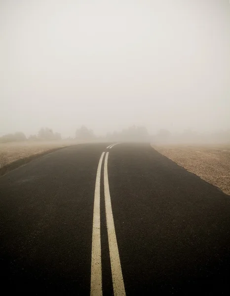 Mlha silnice — Stock fotografie