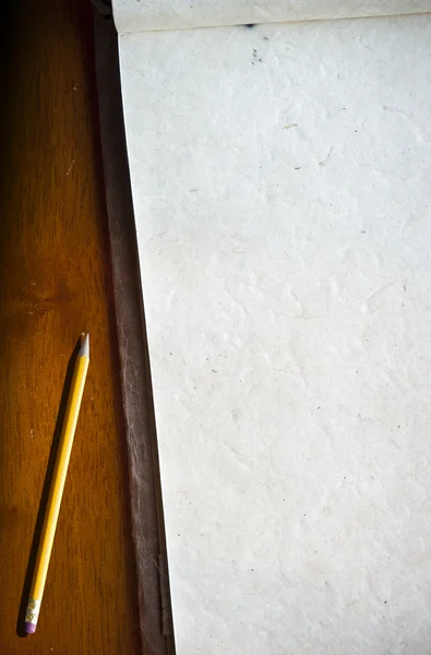 Papier und Bleistift — Stockfoto
