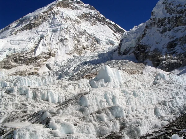 クンブ氷河の崩落 — ストック写真