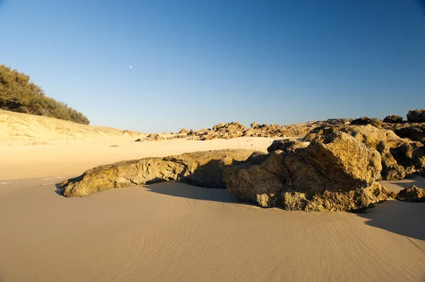 Praia rochosa — Fotografia de Stock