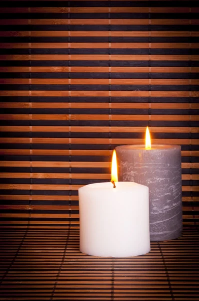 Свечи и бамбук — стоковое фото