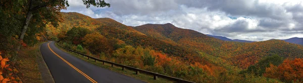 Panorama della strada di montagna — Foto Stock