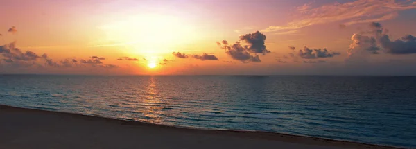 Beach sunrise panorama — Stok fotoğraf