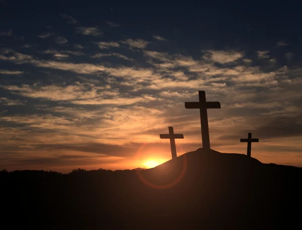 日落时的三个十字架 — 图库照片
